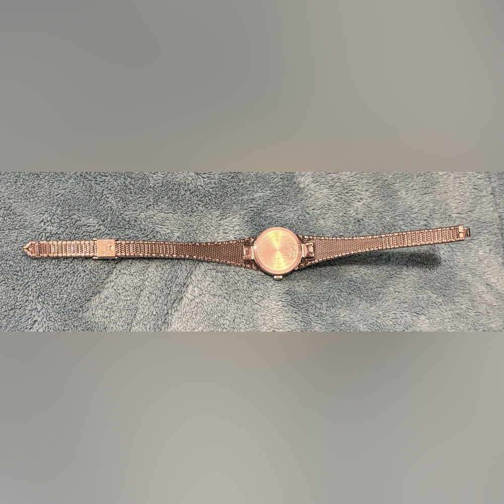 Vintage Hamilton Women's Silver Mesh Watch .
For PARTS or REPAIR.ONLY. - Picture 3 of 4
